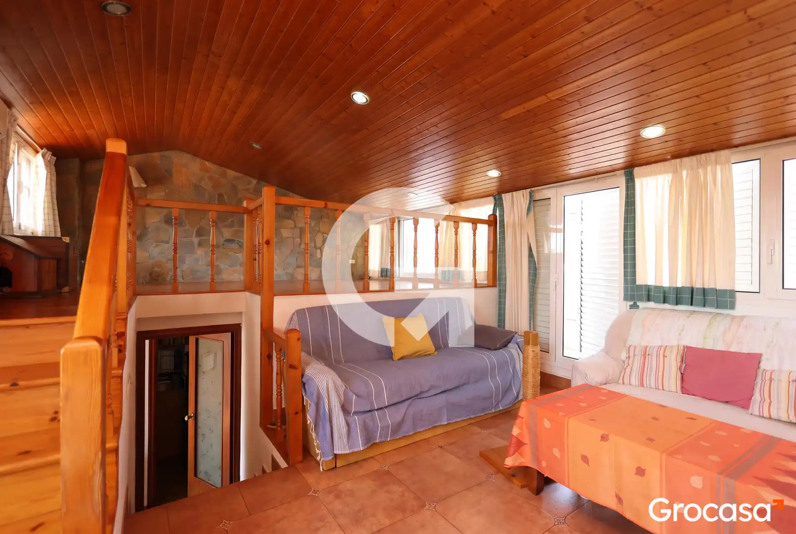 Sala d'estar de Casa adosada en venda en Sant Boi de Llobregat amb Aire condicionat, Calefacció i Jardí privat