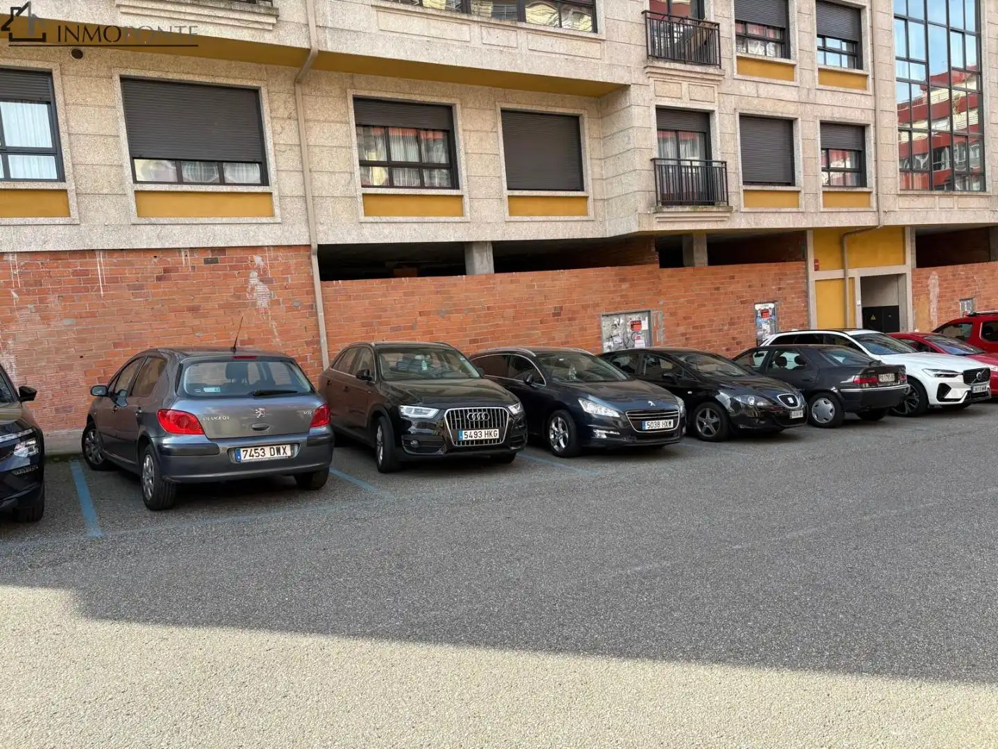 Parking of Commercial properties for rent in Soutomaior