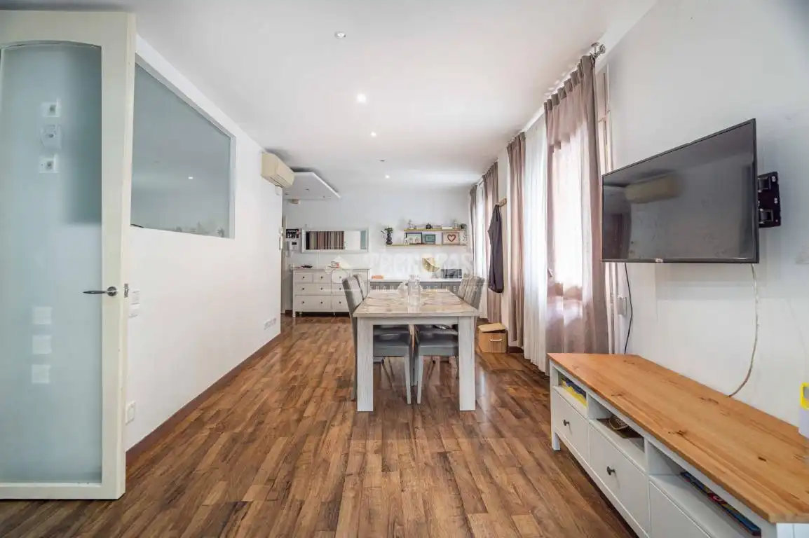 Comedor de Piso en venta en Sant Vicenç Dels Horts con Aire acondicionado, Calefacción y Terraza