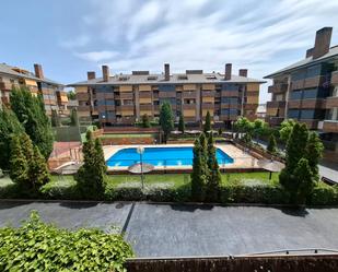 Swimming pool of Flat to rent in Boadilla del Monte  with Air Conditioner, Heating and Parquet flooring