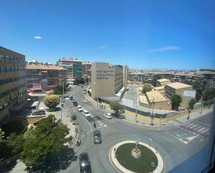 Vista exterior de Pis de lloguer en  Granada Capital amb Moblat i Es permeten mascotes