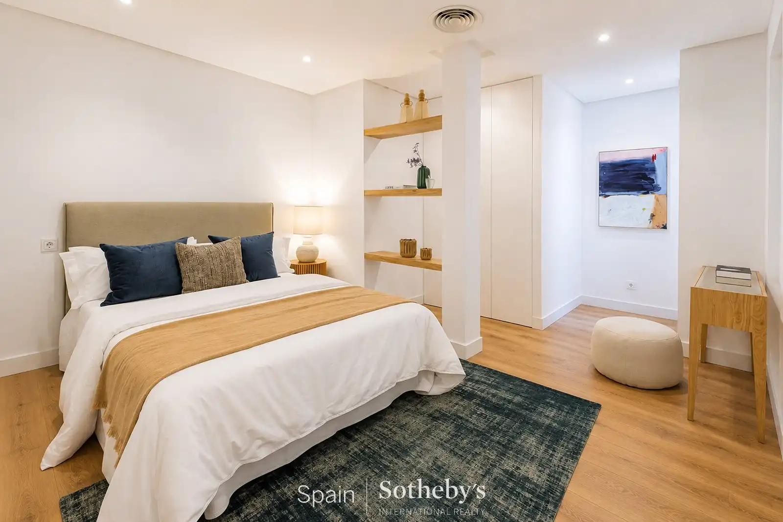 Bedroom of Apartments for sale in Madrid  with Air Conditioner, Heating and Storage room