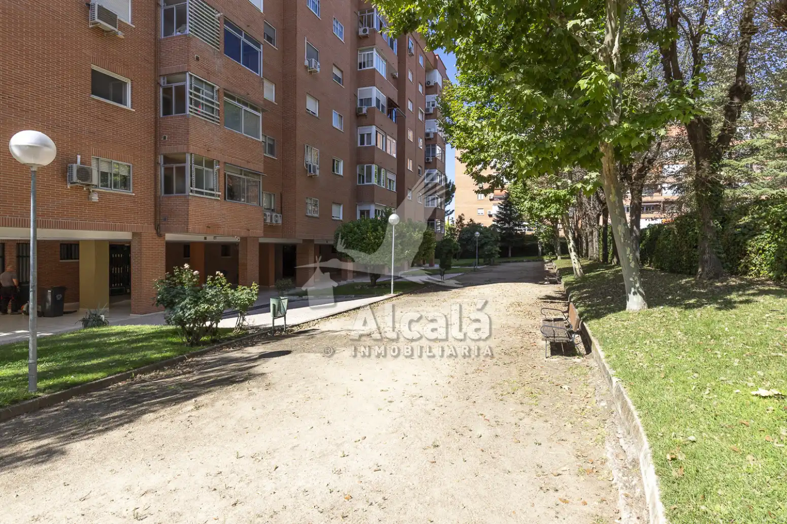 Parking de Piso en venta en Madrid con Calefacción, Jardín privado y Piscina