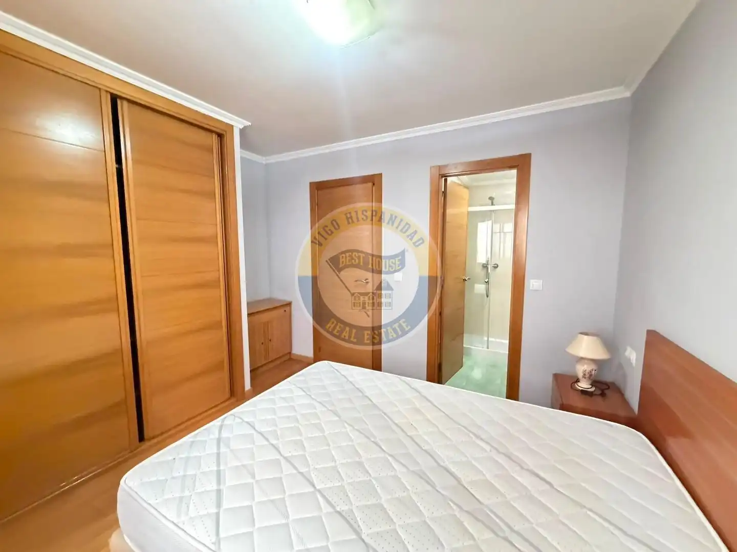 Habitación de Apartamento de alquiler en Vigo  con Calefacción y Amueblado