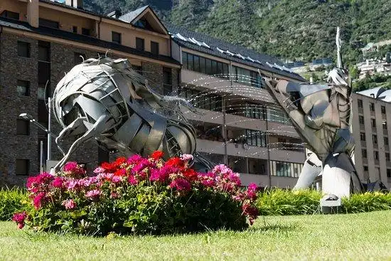 Locale commerciale in affitto a Les Escaldes