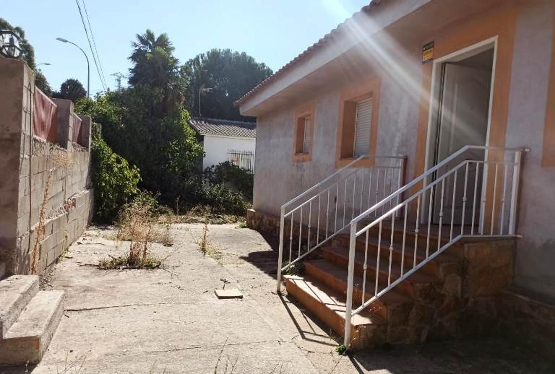 Exterior view of House or chalet for sale in El Casar  with Heating, Private garden and Storage room