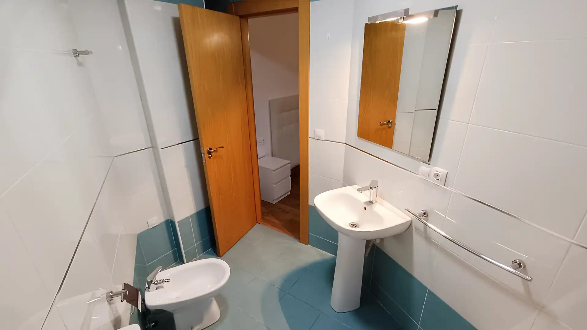 Baño de Piso de alquiler en La Zubia con Aire acondicionado, Amueblado y Balcón