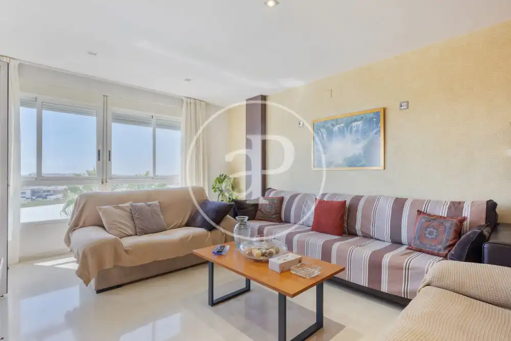 Piso en venta en Avinguda Cardenal Vicent Enrique I Tarancó, Piscinas