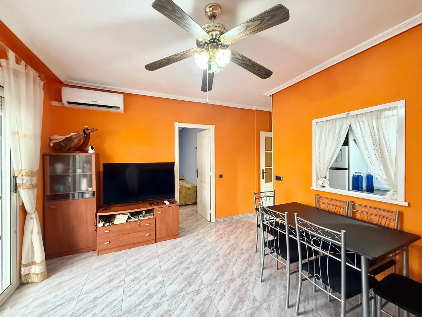 Sala d'estar de Àtic de lloguer en Torrevieja amb Aire condicionat, Calefacció i Moblat