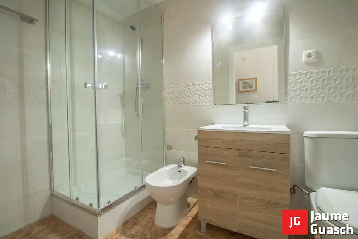 Baño de Piso en venta en Torredembarra con Aire acondicionado, Calefacción y Terraza
