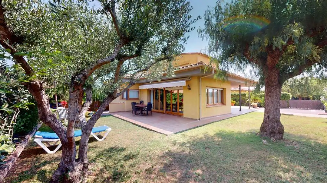 Casa amb jardí en venda a Vall-llobrega, imagen 4