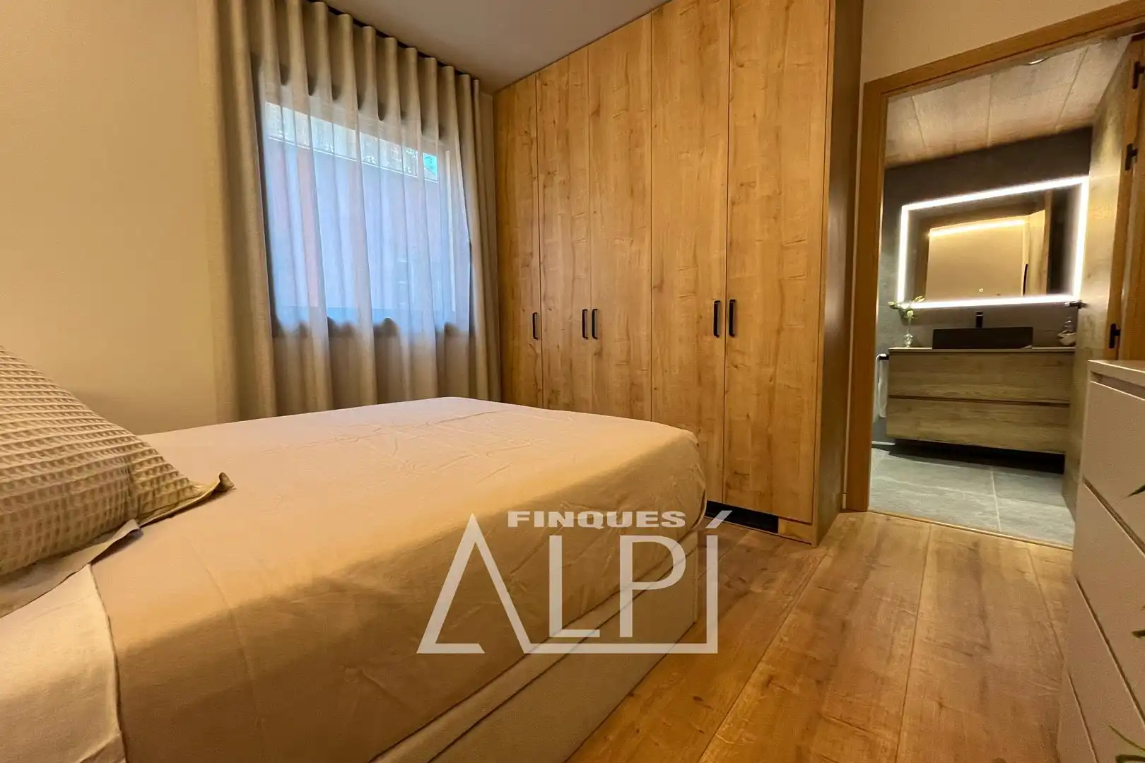Dormitori de Apartament en venda en Puigcerdà amb Calefacció, Parquet i Traster