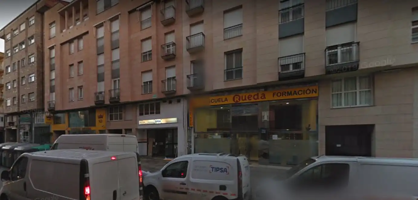 Local comercial en venda a C/ Ángel Barja