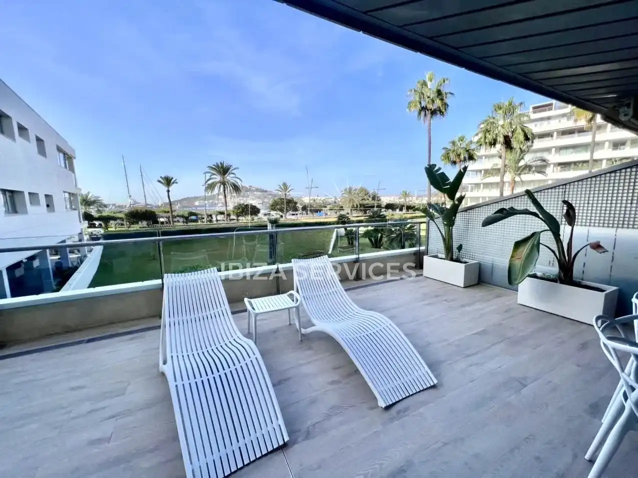 Terrassa de Pis en venda en Eivissa amb Aire condicionat, Jardí privat i Piscina