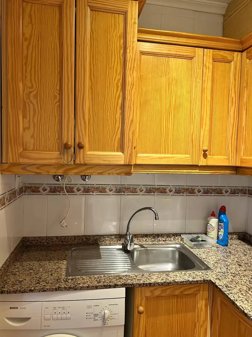 Küche von Wohnung zum Verkauf in Torrevieja mit Klimaanlage, Heizung und Privatgarten