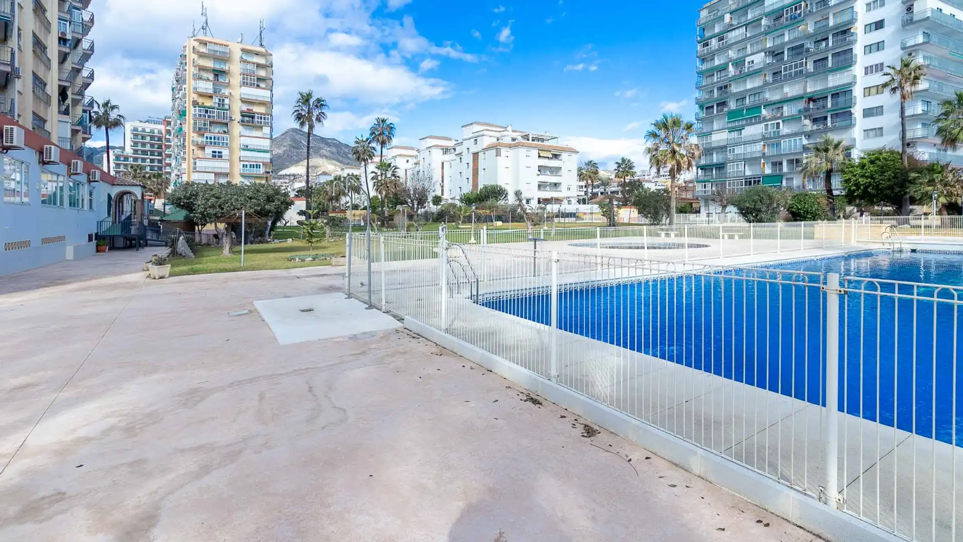 Piscina de Estudi en venda en Benalmádena amb Aire condicionat, Terrassa i Moblat