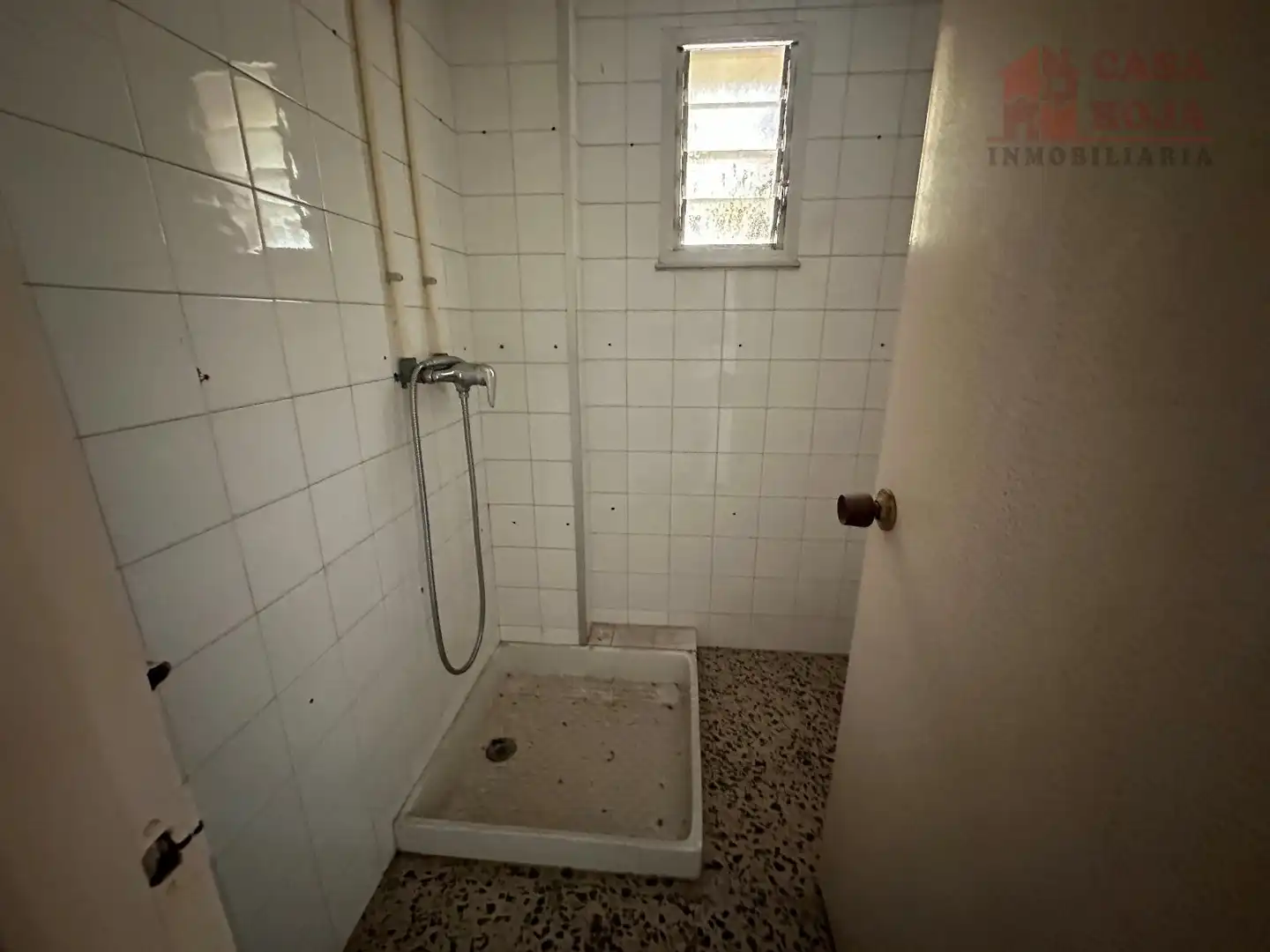 Badezimmer von Fabrikhallen zum Verkauf in Moaña