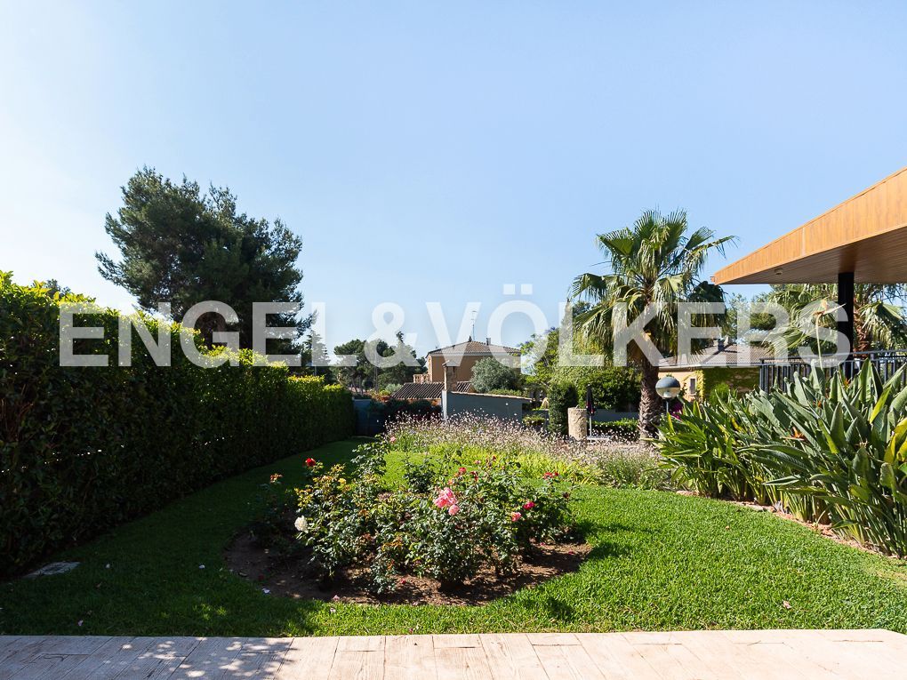 House or chalet for sale in Paterna  with Air Conditioner, Private garden and Terrace