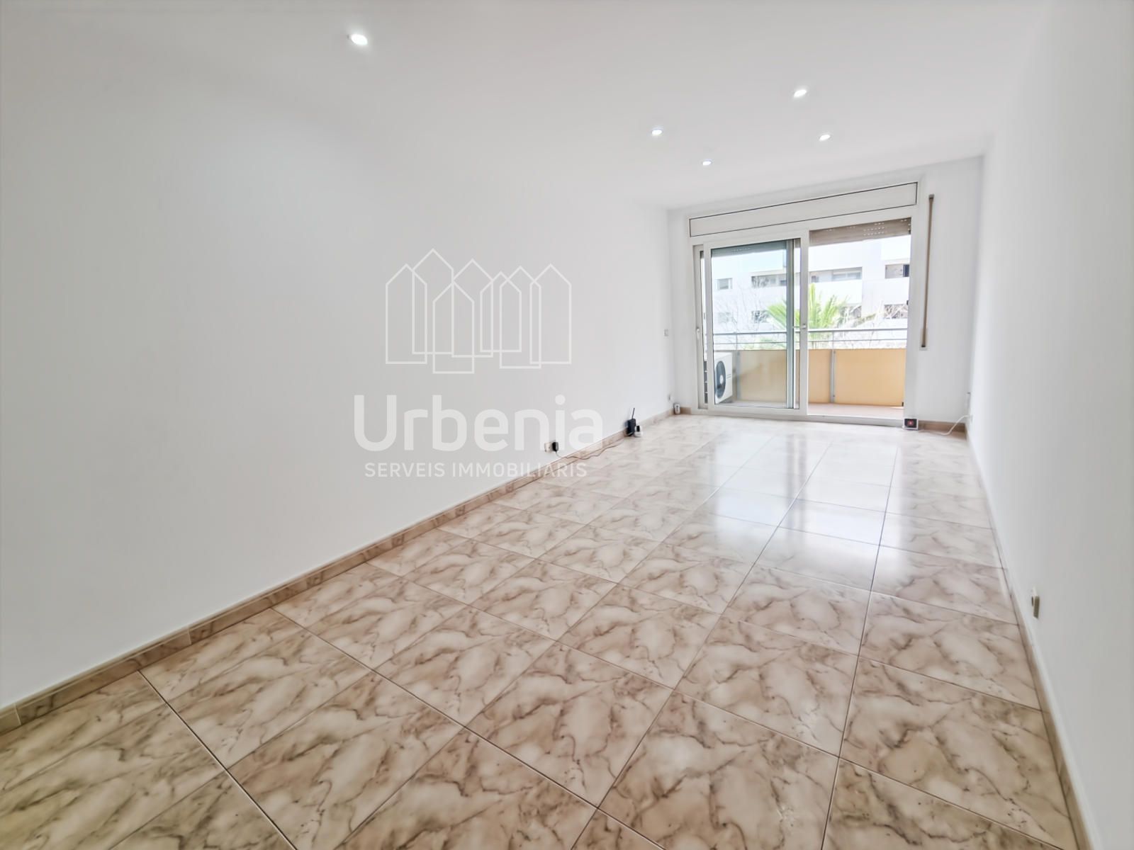 Vista exterior de Pis en venda en Mataró amb Aire condicionat, Calefacció i Terrassa