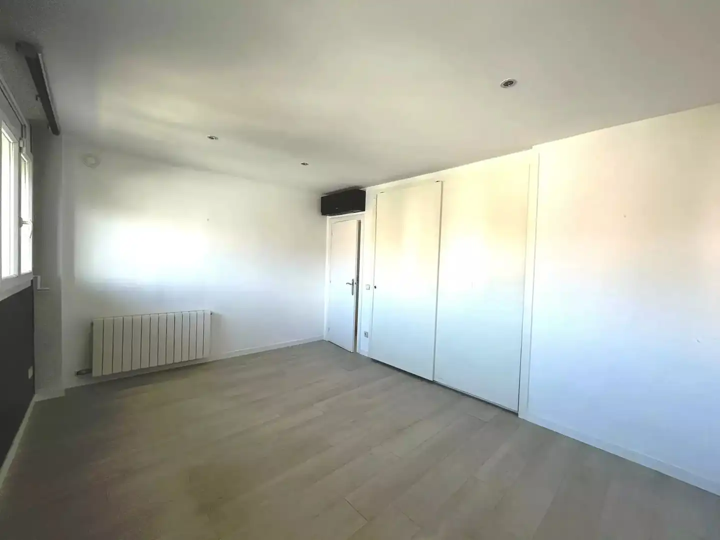 Schlafzimmer von Wohnung zur Miete in Girona mit Klimaanlage, Heizung und Parkett