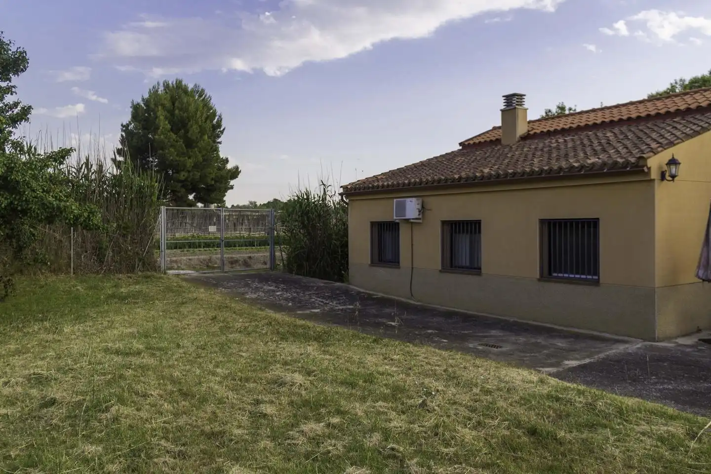 Vista exterior de Casa o xalet en venda en Alfaro amb Aire condicionat, Calefacció i Jardí privat