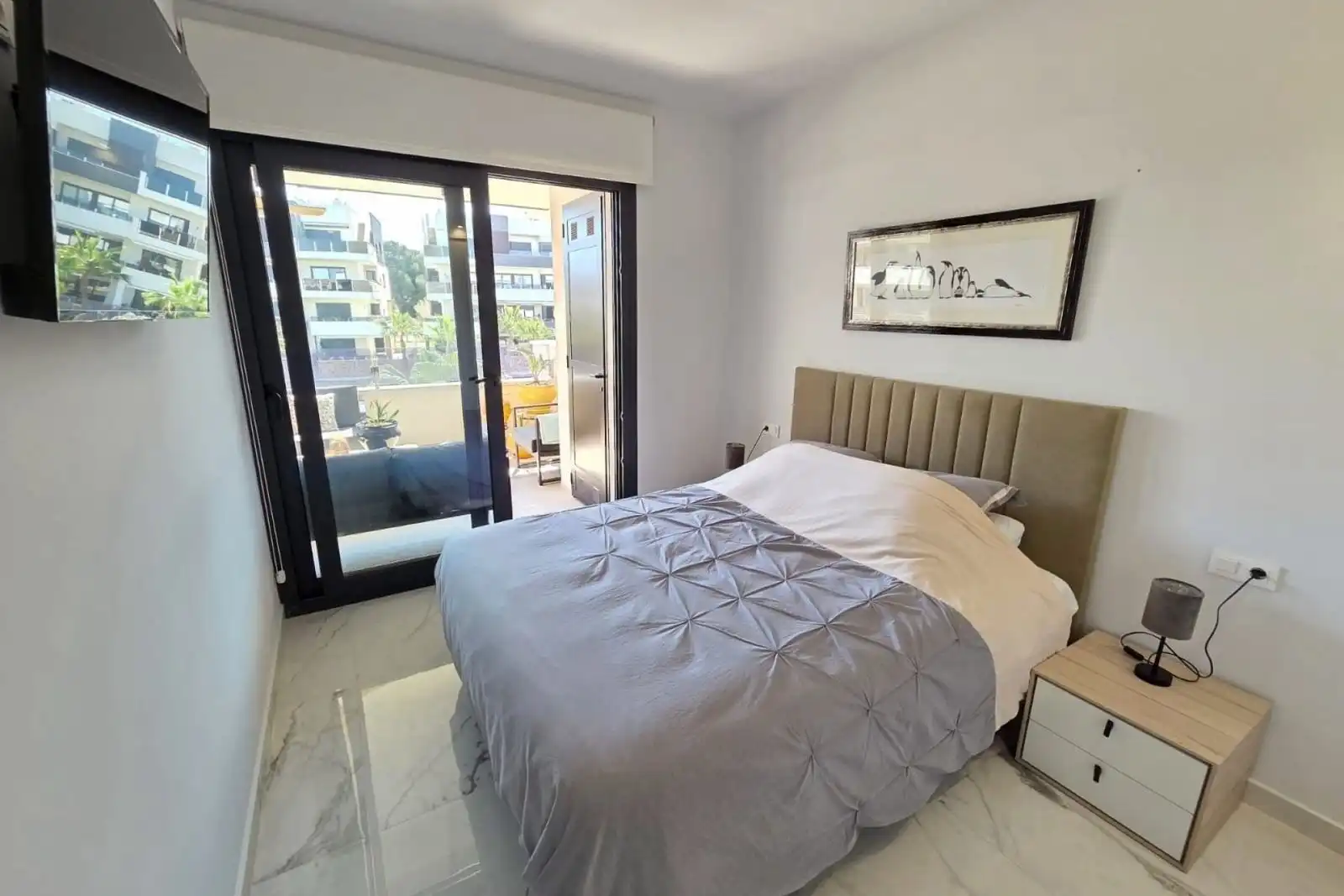 Dormitori de Apartament en venda en Orihuela amb Terrassa i Piscina comunitària