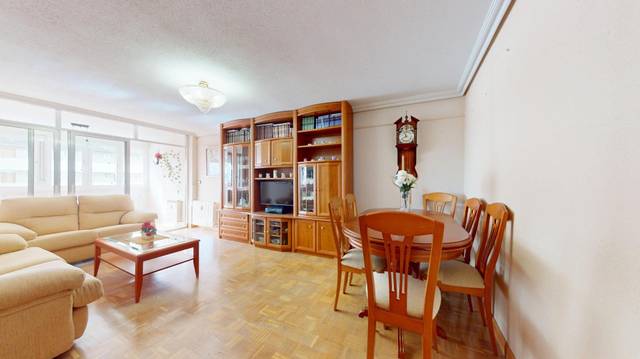 Piso en Venta en Calle de Mauricio Legendre en Castilla