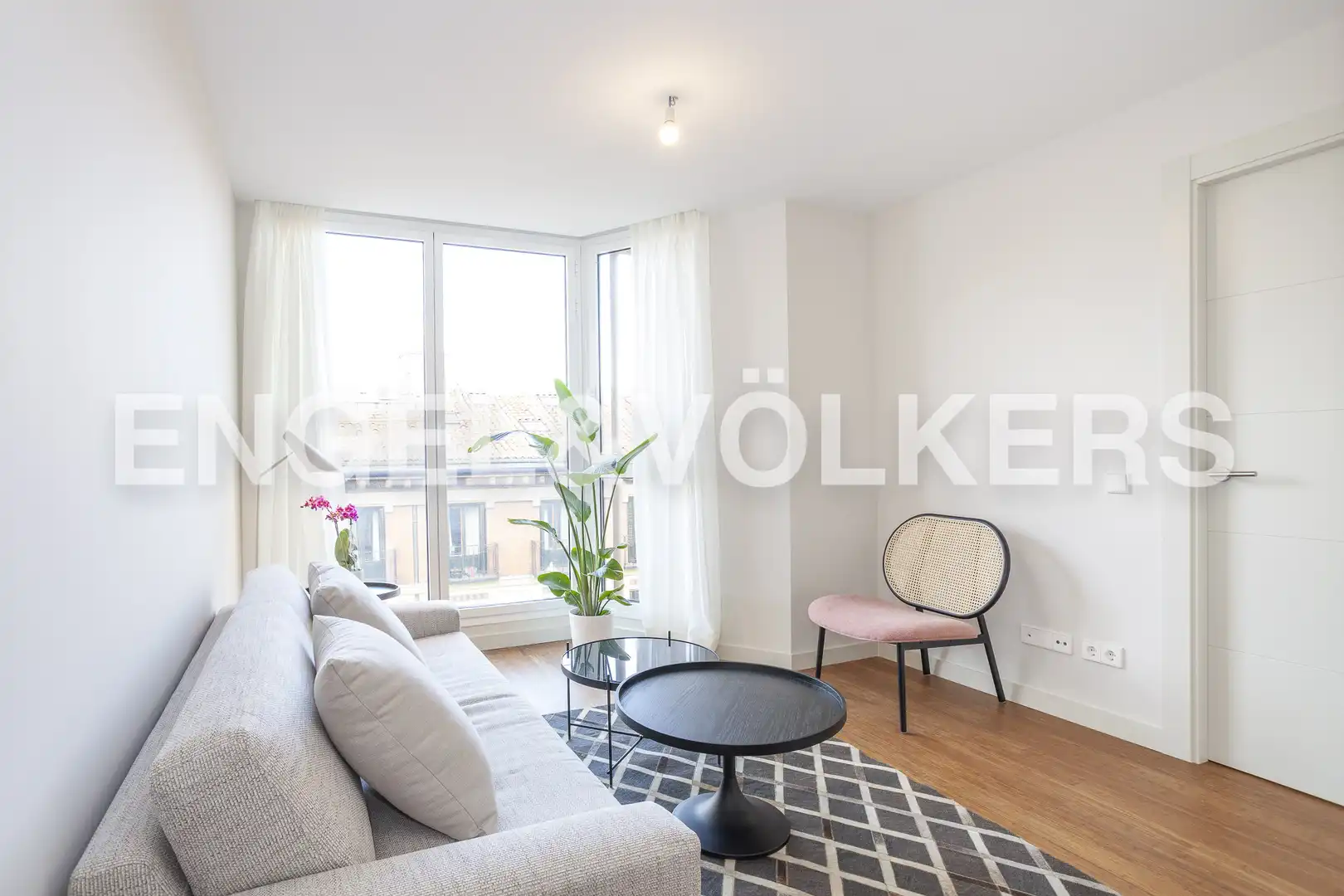 Living room of Flat for rent in Madrid  with Air Conditioner, Heating and Swimming Pool