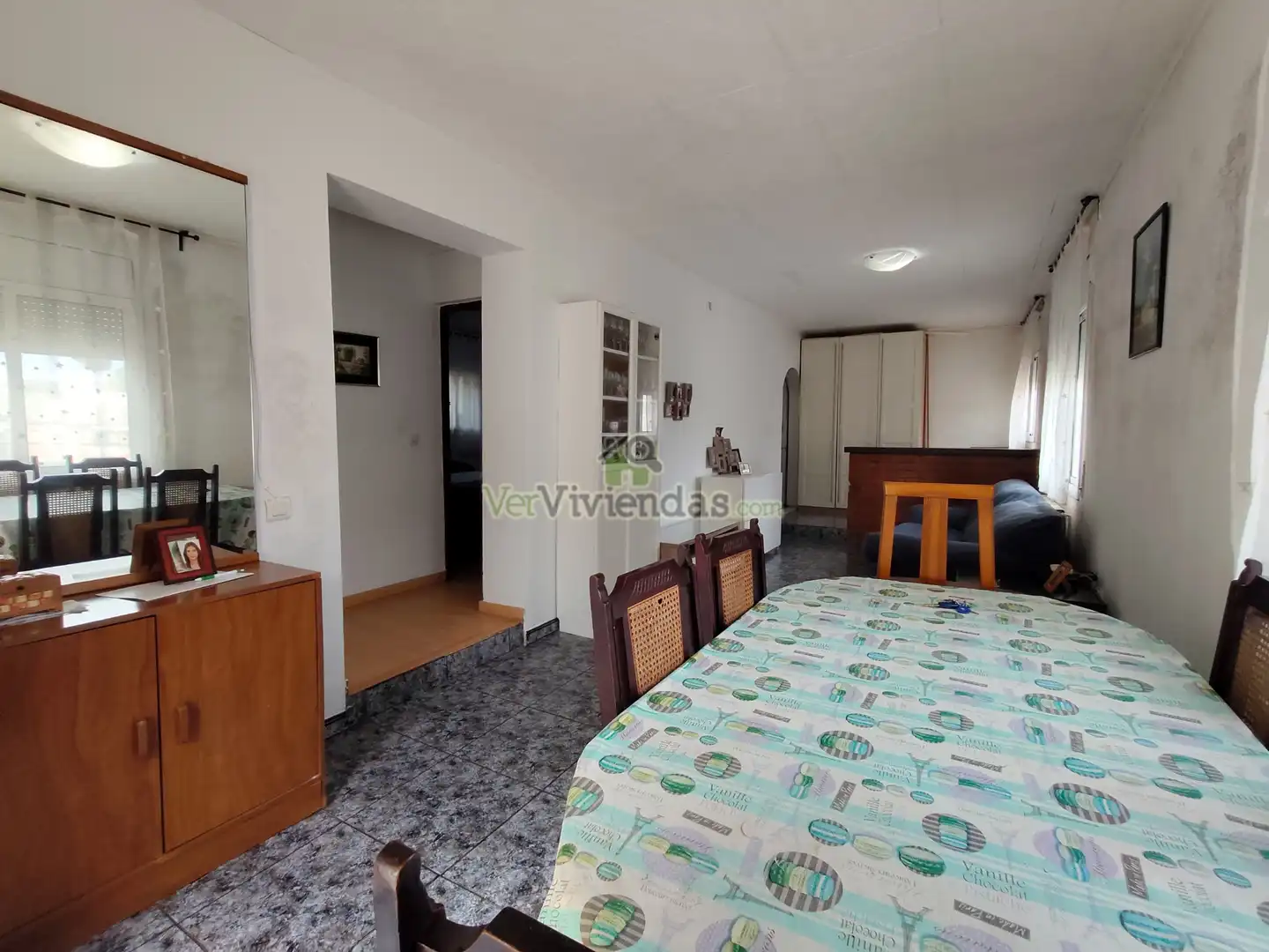 Sala d'estar de Casa o xalet en venda en Vallirana amb Calefacció, Jardí privat i Terrassa