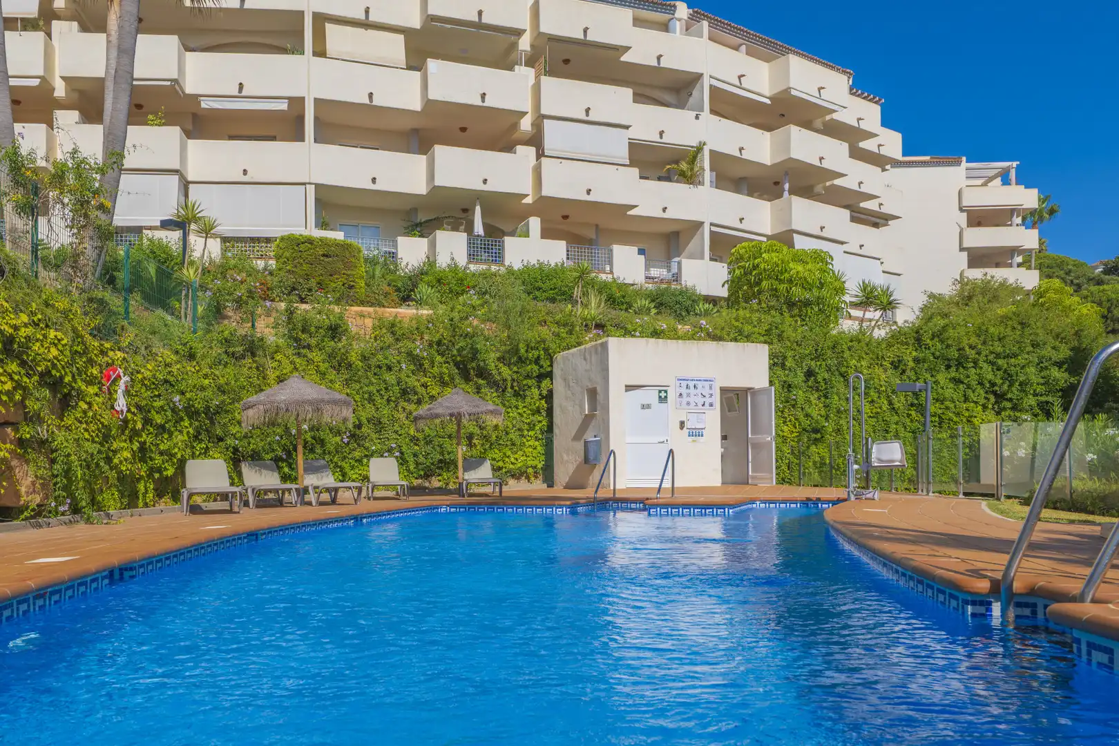 Swimming pool of Apartments for sale in Marbella  with Air Conditioner, Heating and Terrace
