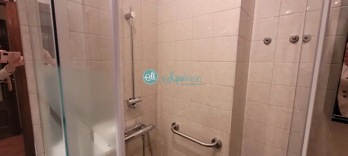 Bathroom of Flat for sale in Segovia  with Heating, Parquet flooring and Terrace