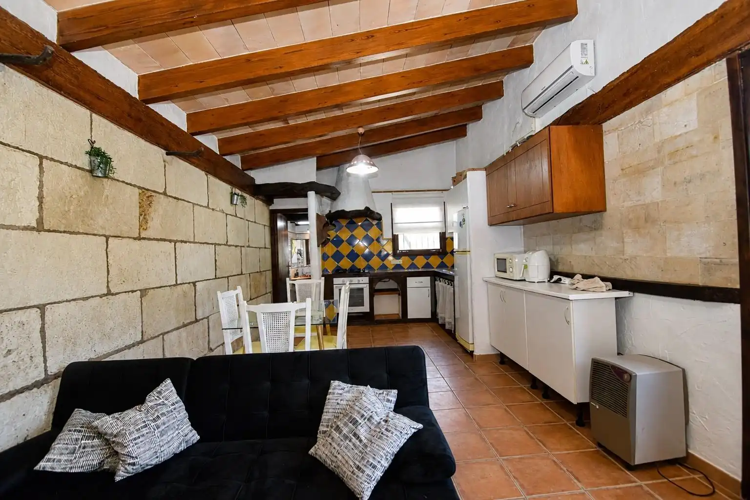 Cocina de Finca rústica en venta en Muro con Aire acondicionado, Jardín privado y Terraza