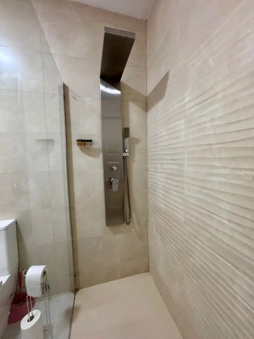 Baño de Apartamento en venta en Cáceres con Aire acondicionado, Calefacción y Amueblado
