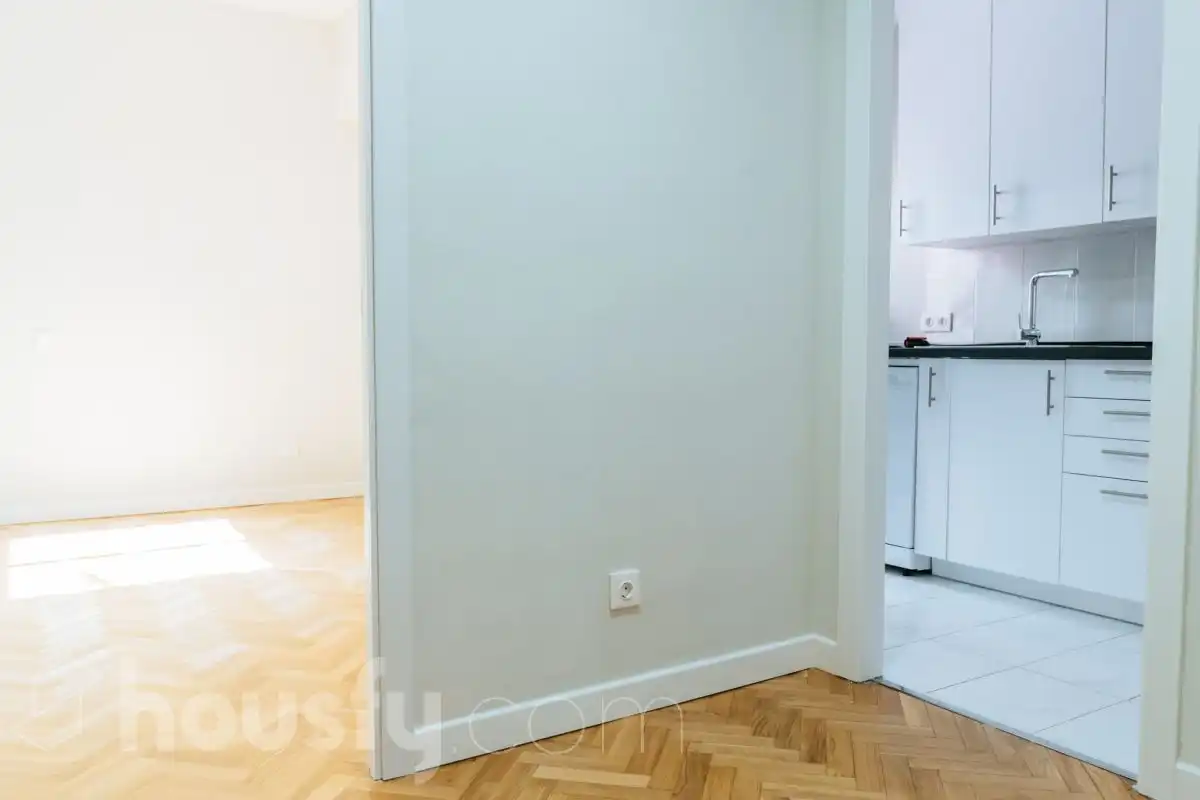Flat for rent in Madrid  with Heating, Terrace and Furnished