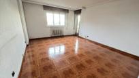 Living room of Flat for sale in Salamanca Capital  with Storage room and Balcony