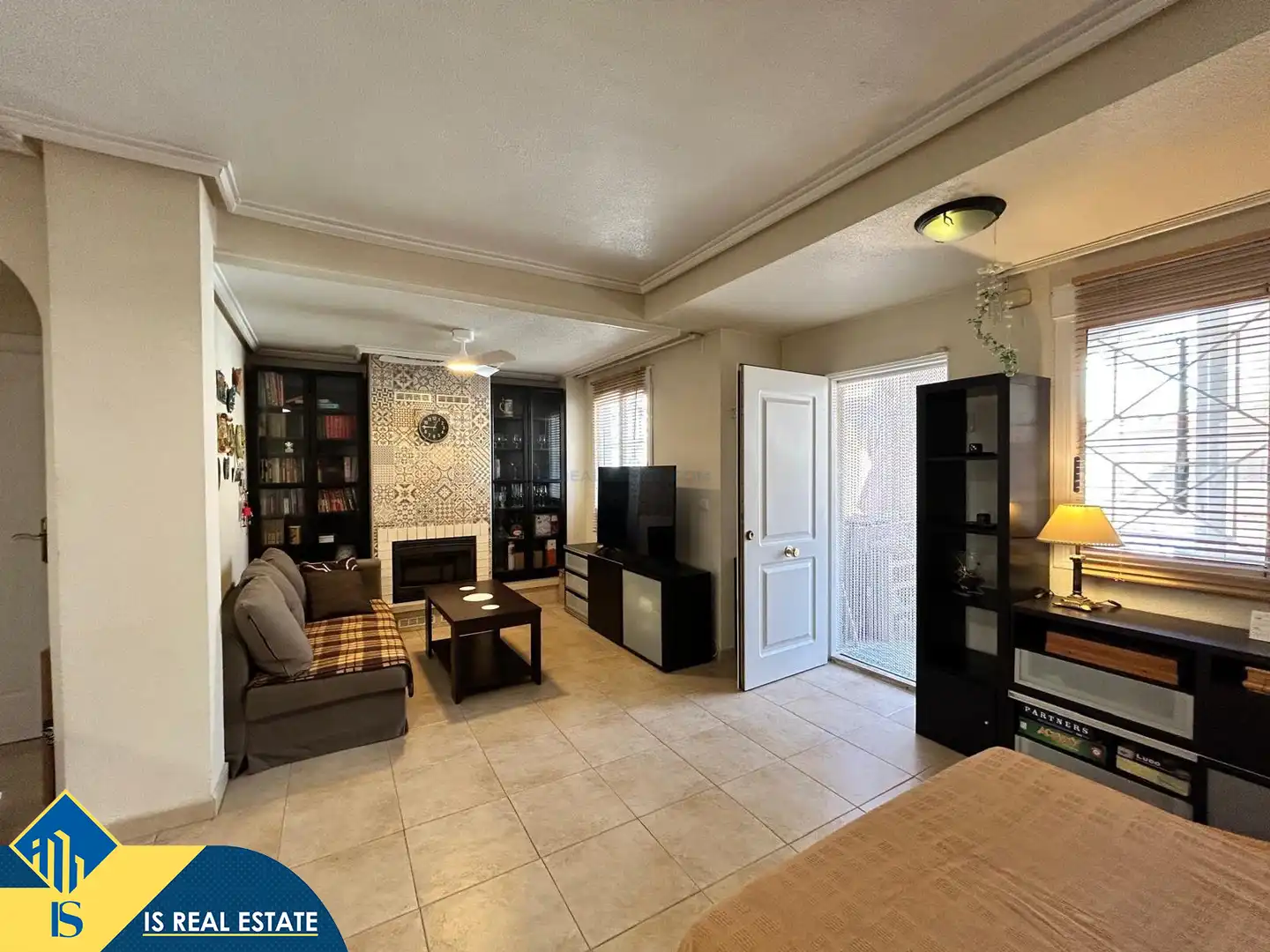 Sala d'estar de Casa adosada de lloguer en Torrevieja amb Aire condicionat, Calefacció i Jardí privat