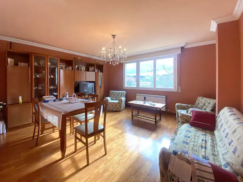 Sala de estar de Piso en venta en Vitoria - Gasteiz con Calefacción, Parquet y Terraza