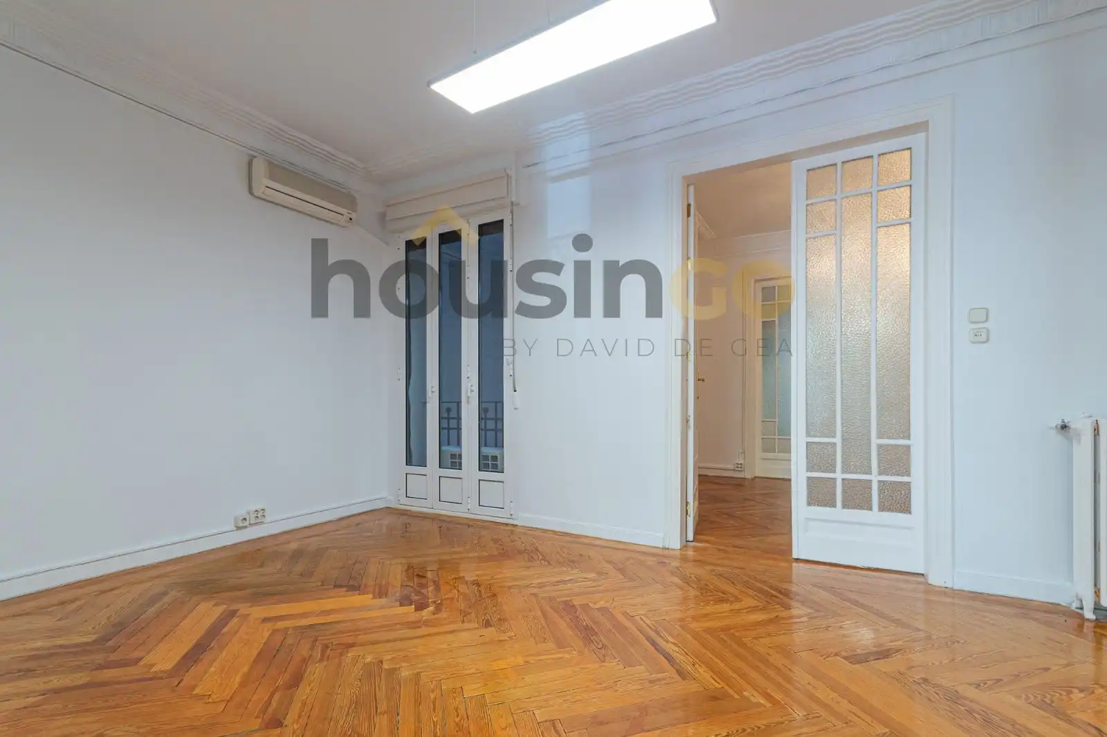 Bedroom of Office for rent in Madrid  with Air Conditioner, Heating and Balcony