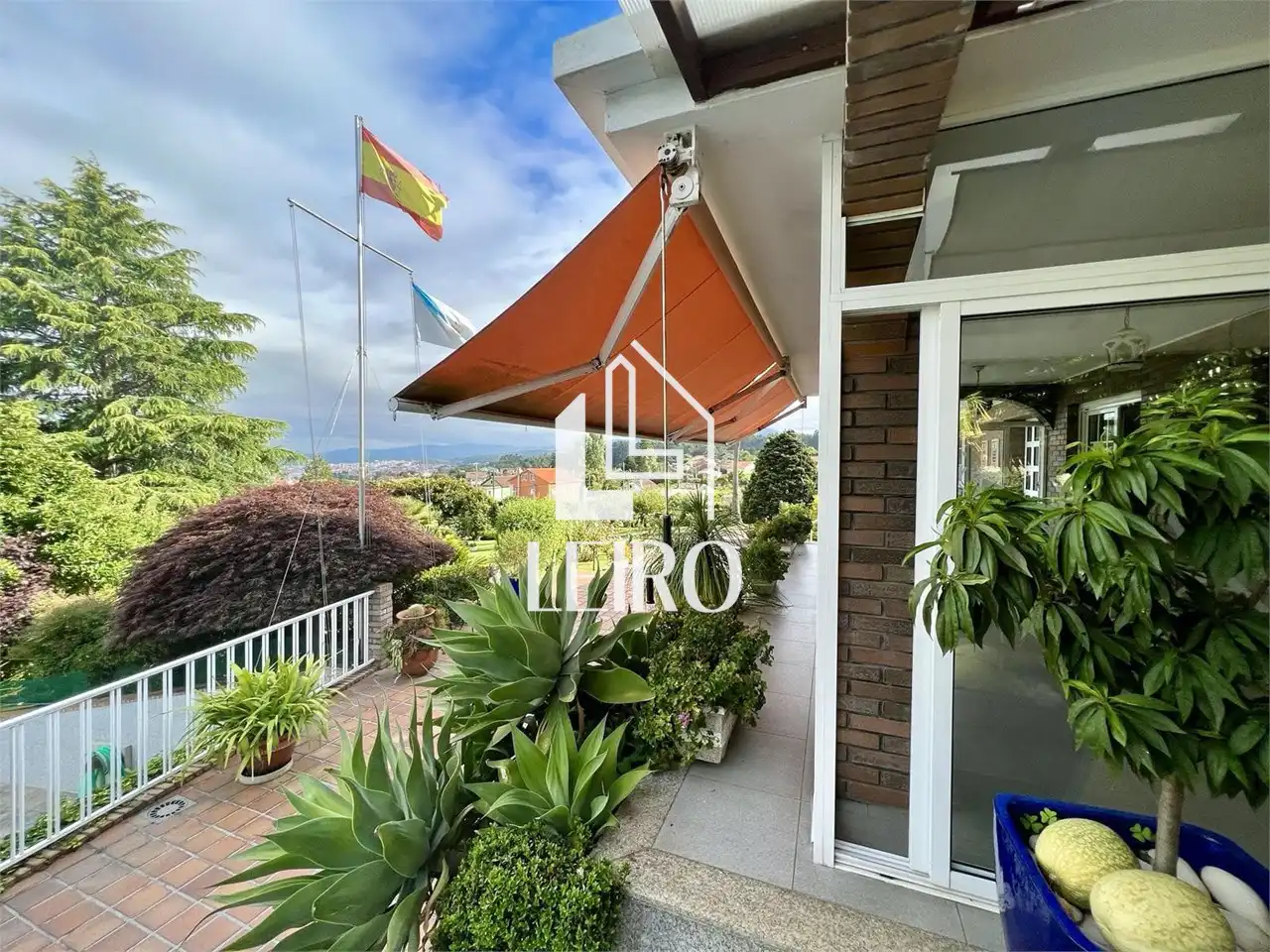 Terrassa de Casa o xalet en venda en Vilagarcía de Arousa amb Calefacció, Jardí privat i Terrassa