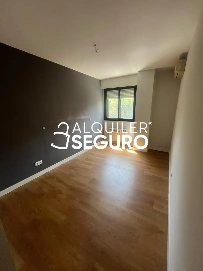 Bedroom of Flat for rent in Madrid  with Air Conditioner and Heating