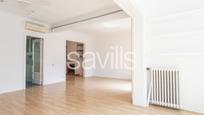 Sala d'estar de Apartament en venda en  Barcelona Capital amb Aire condicionat i Balcó