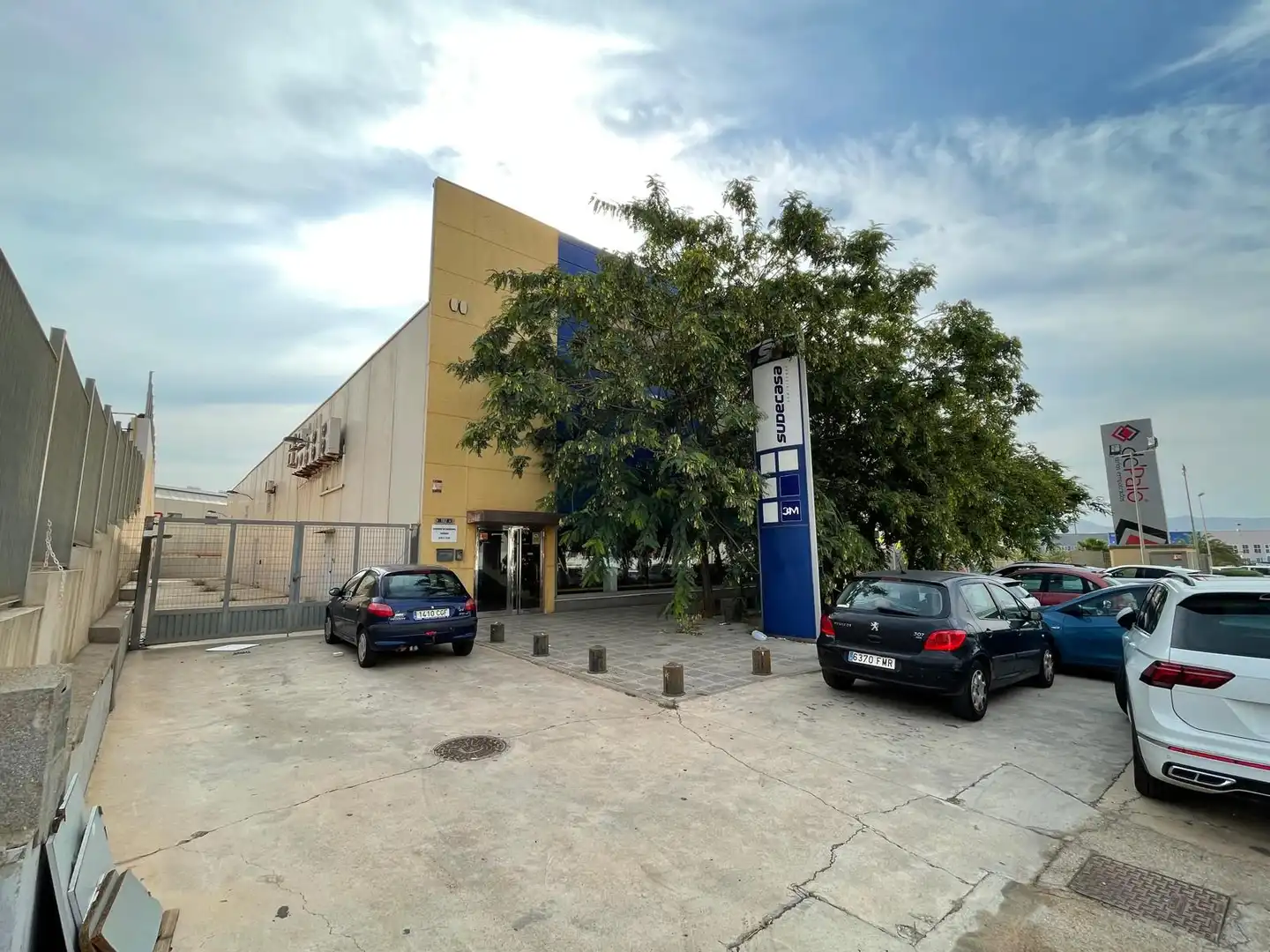 Außenansicht von Fabrikhallen zur Miete in Cartagena