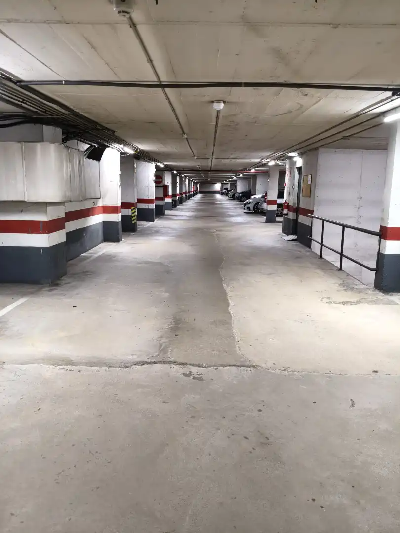 Parkplatz von Maisonette zum Verkauf in Barcelona mit Klimaanlage, Heizung und Parkett