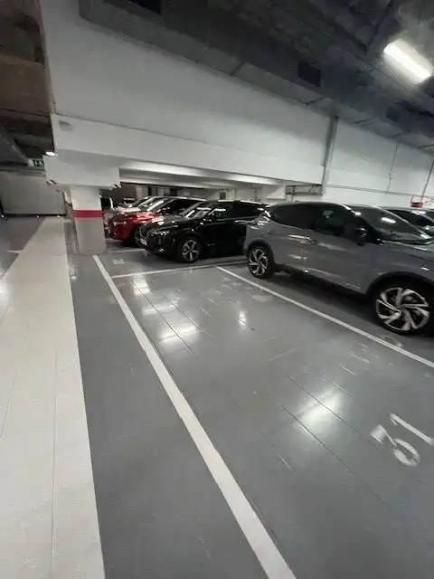 Aparcament de Oficina de lloguer en L'Hospitalet de Llobregat amb Aire condicionat, Calefacció i Terrassa