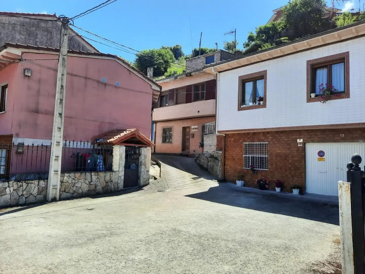 Vista exterior de Casa o xalet en venda en San Martín del Rey Aurelio amb Jardí privat