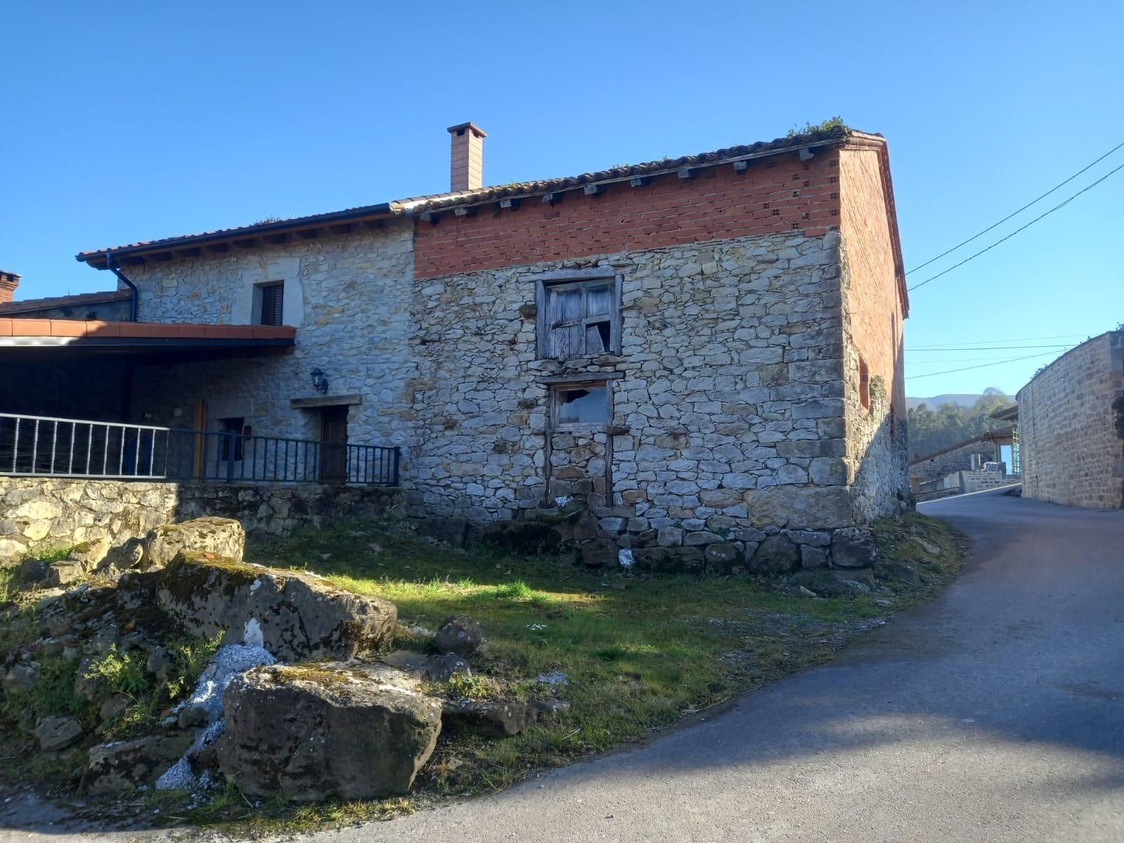 Exterior view of House or chalet for sale in Valdáliga  with Private garden