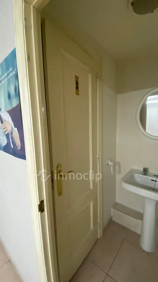 Bathroom of Commercial properties for rent in Salamanca