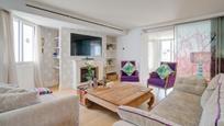 Living room of Flat for sale in  Madrid Capital  with Air Conditioner, Terrace and Storage room