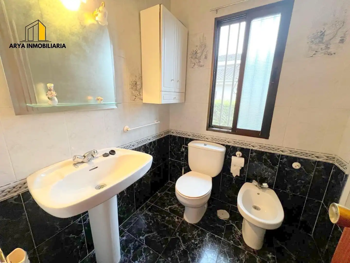 Baño de Casa o chalet en venta en Galápagos con Jardín privado, Terraza y Trastero
