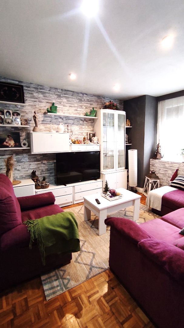 Sala d'estar de Pis en venda en Eibar amb Moblat i Balcó